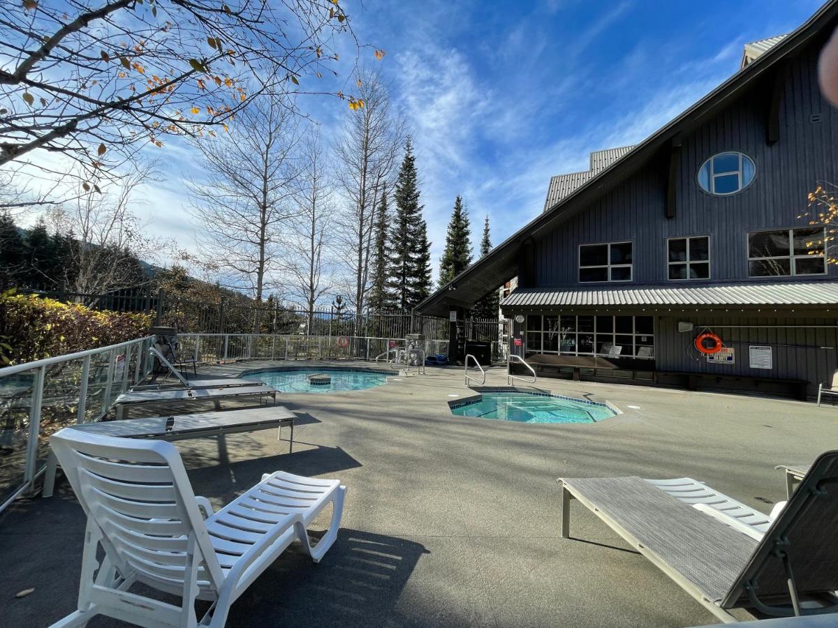 Best Ski In Ski Out Condo At Whistler Esterno foto