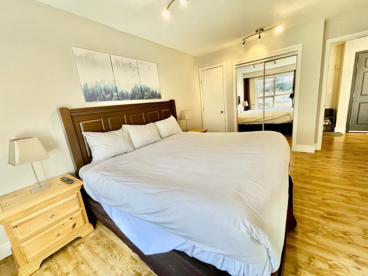 Best Ski In Ski Out Condo At Whistler Esterno foto
