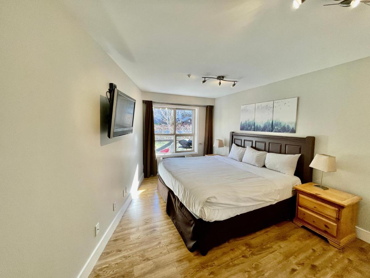 Best Ski In Ski Out Condo At Whistler Esterno foto