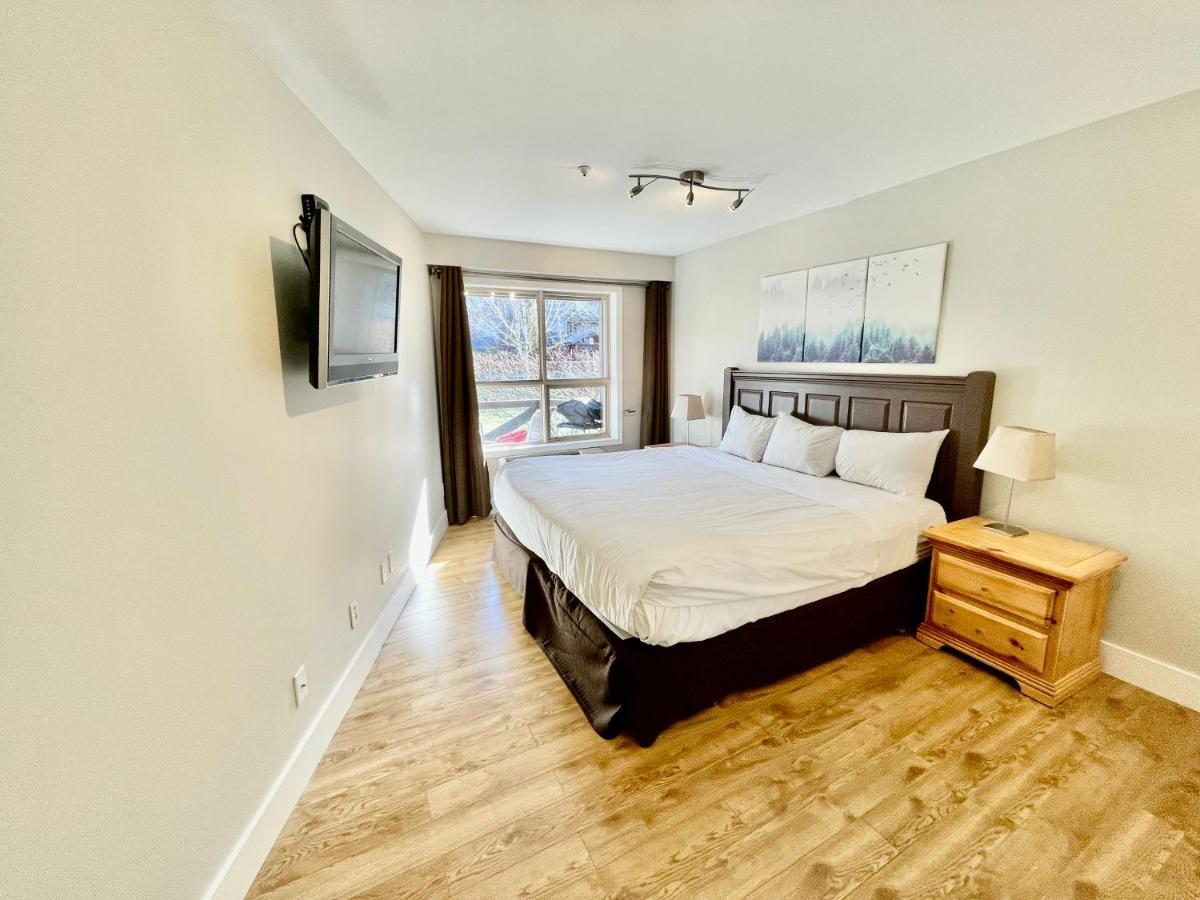 Best Ski In Ski Out Condo At Whistler Esterno foto